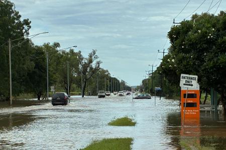 Nach heftigem Regen ist der Katherine River über die Ufer getreten.