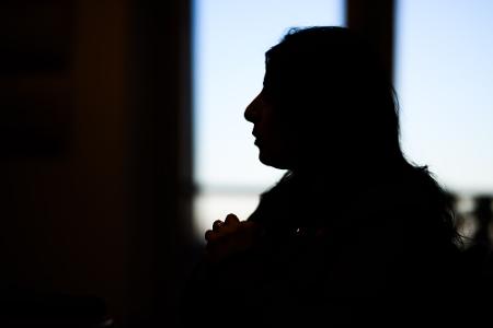 Licht und Schatten: Daniela Cavallo in ihrem Büro in Wolfsburg, dem größten Standort des Volkswagen-Konzerns.