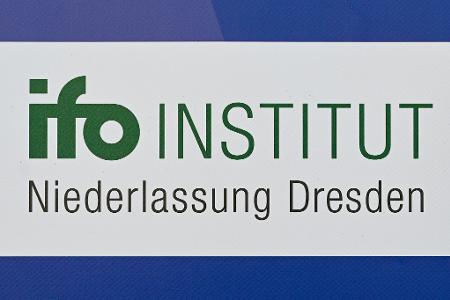 Laut einer Befragung des Dresdner Ifo Institutes bewerten ostdeutschen Unternehmen die Wirtschaftspolitik der Bundesregierung besonders kritisch (Symbolbild). 