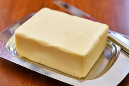 Im Herbst 2024 war Butter auf den Rekordpreis von 2,39 Euro gestiegen. (Archivbild)