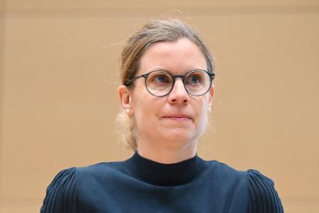 Klägerin Pia Aksoy wurde im März 2021 gegen das Corona-Virus geimpft. (Archivbild)