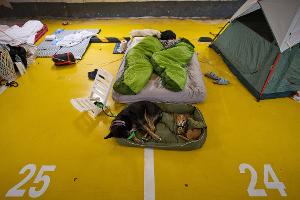 Viele Menschen in Israel schlafen derzeit in Tiefgaragen oder Schutzräumen. (Archivbild)