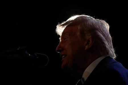 Mit seiner überraschenden Aussage zum baldigen Ende des Iran-Kriegs sorgt Trump an den Börsen für Erleichterung. 