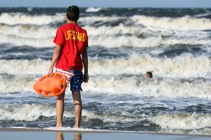 Mindestens 393 Menschen sind im vergangenen Jahr bei Badeunfällen gestorben - 18 weniger als 2024. (Symbolbild)