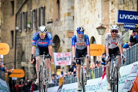 Tirreno-Adriatico: Van der Poel sprintet zum Etappensieg