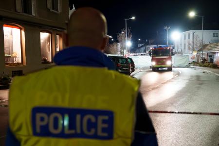 Es handelt sich um einen Bus des Unternehmens Postauto, das vor allem Linien-Verbindungen im ländlichen Raum anbietet. 