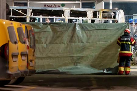 Der Rettungseinsatz war am Abend noch im Gange, wie die Polizei des Kantons auf Facebook berichtete. 