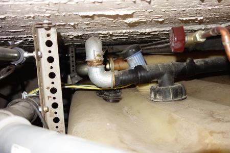 Tankschlauch am Heizöltank angeschlossen / Hauptzollamt Braunschweig - Kontrolleinheit Verkehrswege Göttingen