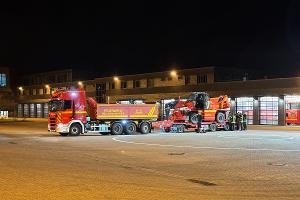 Teleskoplader wird für den Transport vorbereitet.