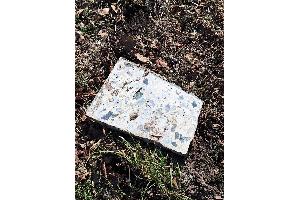 Bildrechte: (c) Polizeidirektion Lübeck

auffällige Bodenplatte