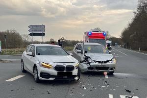 Beide Autos wurden abgeschleppt. Foto: Polizei Minden-Lübbecke