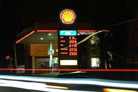 An den Tankstellen hat der Krieg längst Deutschland erreicht (Archivbild)