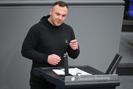 Der Linke-Politiker Cem Ince verlangt eine Erhöhung des Mindestlohns. (Archivfoto)