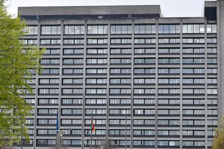 Viel Beton: Das Gebäude im Norden Frankfurts ist im Stil des Brutalismus errichtet. (Archivbild)