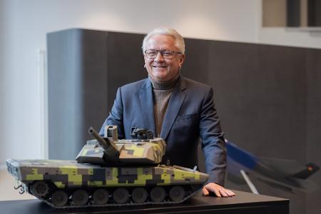 Ein Modell des Kampfpanzers Panther, den Rheinmetall in Italien baut und erste Exemplare 2028 ausliefern möchte. 