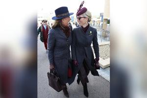 Zara Tindall und Carole Middleton: Aus Versehen Partnerlook