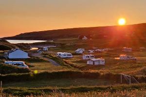 Campingpark, Zelte, Caravans, Meer, HŸgel, Sonnenuntergang