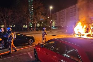 © Feuerwehr Dresden
Einsatzkräfte bereiten den Löschangriff vor.
