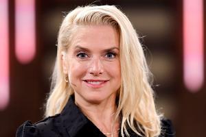 Jeanette Biedermann verzückt Fans mit erstem Babybauch-Foto