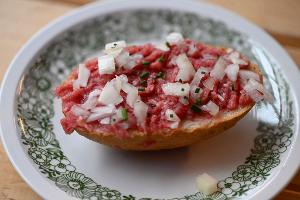 In einer Probe einer bei Penny vertriebenen Wurst wurden Salmonellen gefunden. (Symbolbild)
