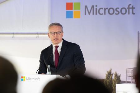 Bundesdigitalminister Karsten Wildberger war beim Spatenstich als Gast dabei.