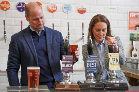 Biermeilen-Besuch: William und Kate beweisen ihr Talent am Zapfhahn