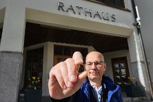 Ein Ehering ist nach einer kleinen Odyssee durch Nordbayern wieder bei seinem Berliner Besitzer angekommen. 