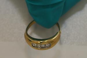 Goldring mit 4 Steinen