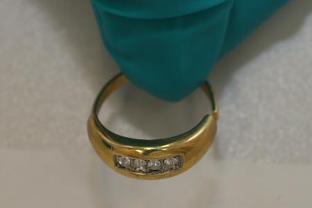 Goldring mit 4 Steinen