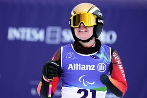 Rothfuss und Schmiedt deutsche Fahnenträger bei Schlussfeier