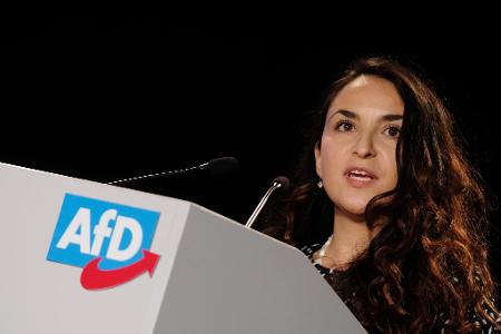 Will sich zu internen Chats nicht äußern: Die AfD-Politikerin Mary Khan. (Archivbild)