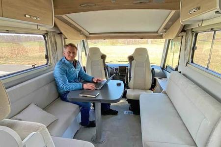 Sitzgruppe, Mann, Face-To-Face, Längsbank