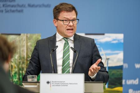 Umweltminister Schneider will am neuen Klimaprogramm gemessen werden.