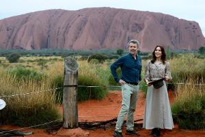 Australien-Besuch: Mary und Frederik von Dänemark posieren am Uluru