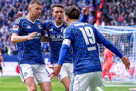 Erst Tor, dann Rot: Schalker Schock nach Dzeko-Platzverweis