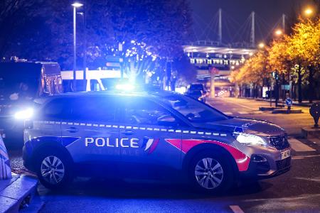 Bei einem Streit soll ein 13-Jähriger in Nizza seine Mutter mit einem Hammer erschlagen haben (Archivbild).