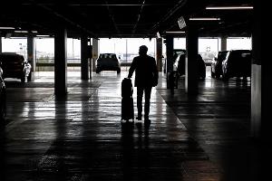 Das Parkhaus einer Autovermietung. Mietwagen werden über Ostern in Deutschland teurer sein als im Vorjahr, in etlichen anderen Ländern jedoch günstiger. (Symbolbild)