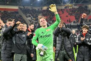 "Scheiß auf die Hand": Raab wird beim Debüt zum Helden