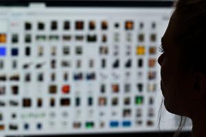 Die Zahl der Beschwerden über kriminelle Inhalte im Internet in Deutschland ist im vergangenen Jahr auf einen neuen Rekordwert gestiegen. (Archivbild)