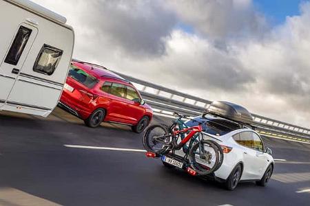 Caravaning, Wohnwagen, Zugfahrzeug, Autobahn