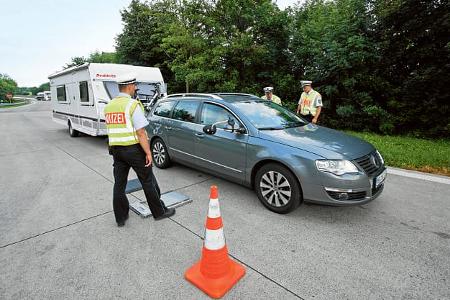 Fahrzeug- und Fuehrerscheinkontrollen sind keine Seltenheit auf deutschen Strassen.