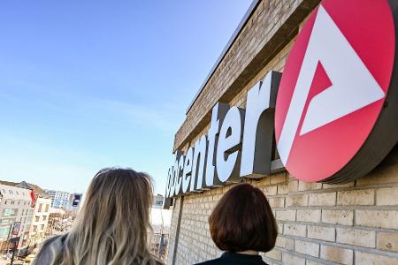 So bewerten Langzeitarbeitslose nach einer Studie ihre Besuche im Jobcenter. (Archivbild)