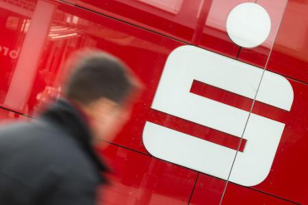 Die Sparkassen führen inzwischen fast acht Millionen Depots für ihre Kundinnen und Kunden. Die öffentlich-rechtlichen Institute sehen aber noch erhebliches Potenzial. (Symbolbild)