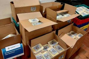 Rund 350 Kilogramm ungekühltes Speiseeis wurden in einem Transporter sichergestellt / Foto: Bundespolizei