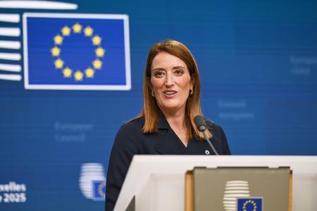 Roberta Metsola sieht den Weg frei für die weitere Arbeit am Handelsabkommen. (Archivbild)