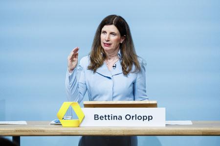 Commerzbank-Chef Bettina Orlopp will die Eigenständigkeit des Instituts retten. 