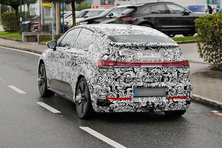 Audi Q2 A2 E-Tron Erlkönig Elektroauto