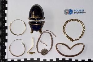 Das bei einer Wohnungsdurchsuchung in Paderborn aufgefundene mögliche Diebesgut konnte bislang noch keiner Tat zugeordnet werden.