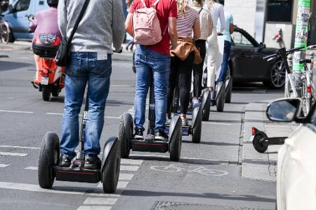 Die geplante Reform soll sich auch auf Elektrokleinstfahrzeuge erstrecken, auf denen man balanciert. (Symbolbild)