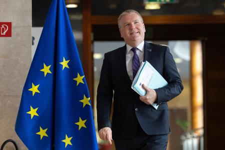 EU-Kommissar McGrath sieht den Schutz der Arbeitnehmerrechte gewährleistet. (Archivbild)